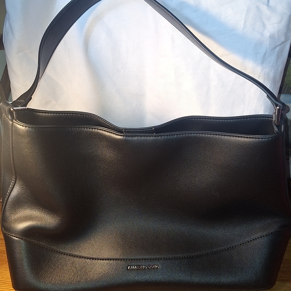 Elegant Black Handbag by Amazing Song